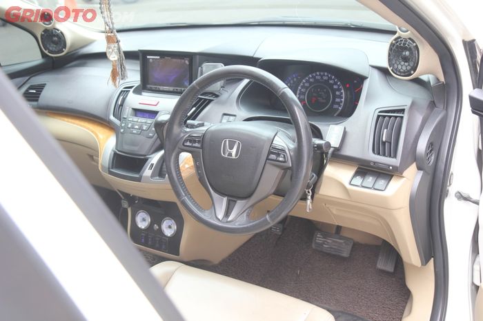 Interior lebih mewah, baru audio saja yang di upgrade