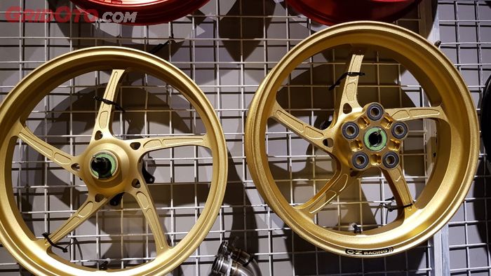 Pelek OZ Racing tipe Piega untuk motor 250cc