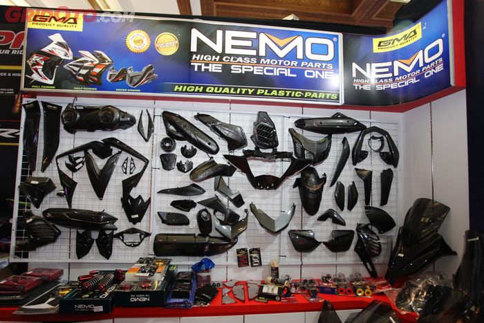 Part Bodi Motif Carbon Merek Nemo Untuk Yamaha Lexi