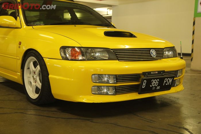 Bumper Yakuza berikut grillnya, engine hood dari Caldina juga