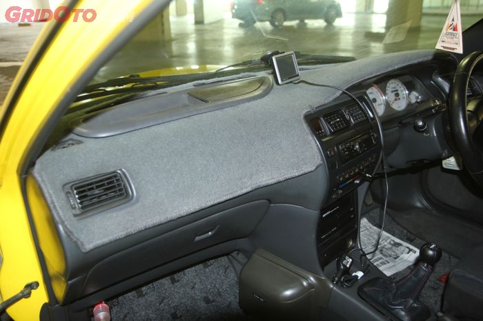 Dashboard carpet dan burger tray OEM AE101 juga langka