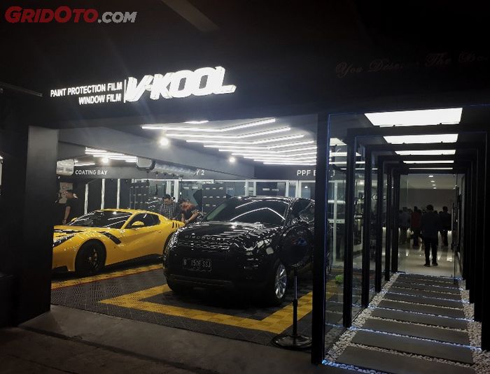 Outlet premium V-kool di kawasan SCBD, Jakarta Selatan