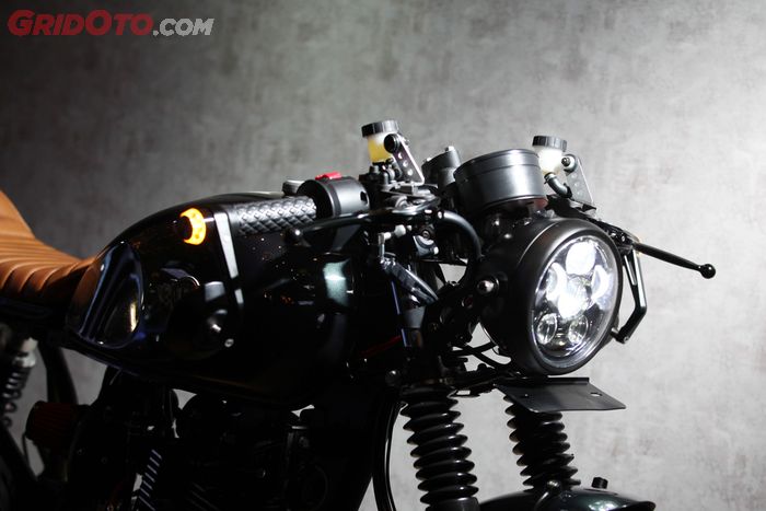 Kawasaki W175 Cafe Racer Katros Garage