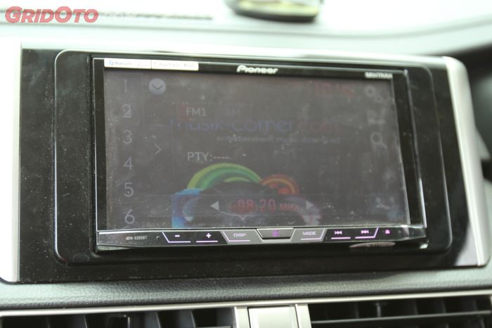 Baru headunit dan rear view camera saja