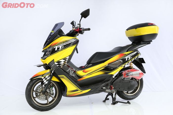 Yamaha NMAX Grafis Helm Arai Juara Customaxi Balikpapan Kelas Daily