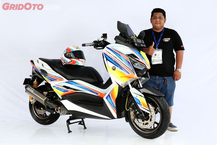 Yamaha XMAX 250 Grafis Helm Shoei B'Max Balikpapan