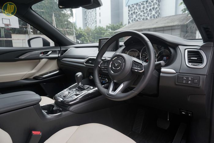 Interior Mazda CX-9 mirip dengan CX-5