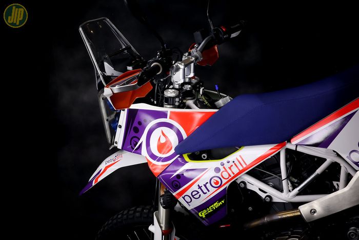 Husqvarna 710 dengan fairing kit Petrodrill Anjany Racing