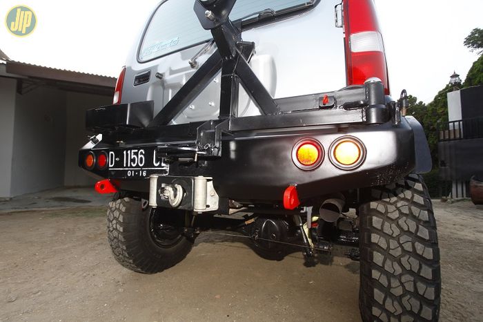 Bumper belakang custom meniru model desain ARB