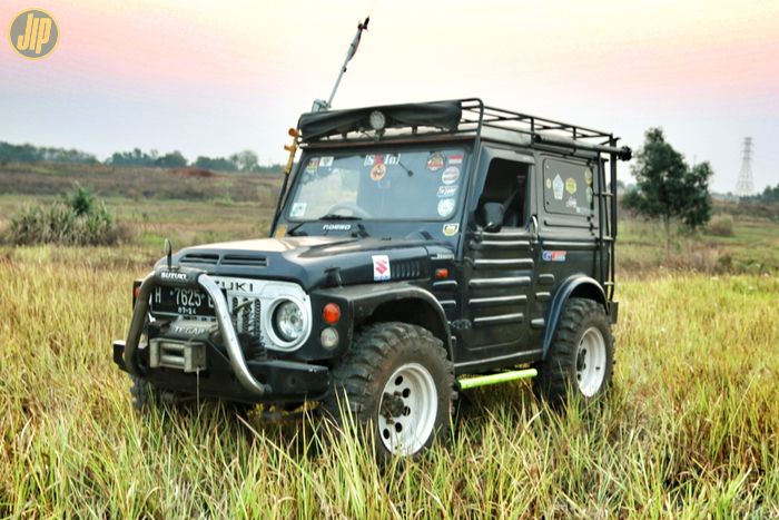 Modifikasi Jip, Trio Suzuki Jimny Beda Generasi yang Tetap Keren