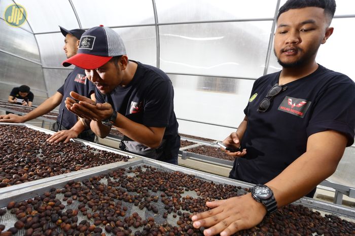 Wuling Almaz Explore Java Preanger Coffee