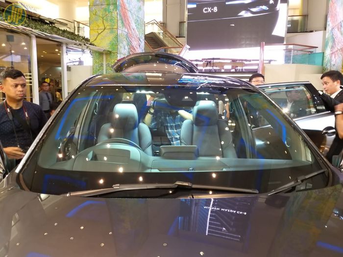 Enggak ada sunroof pada Mazda CX-8