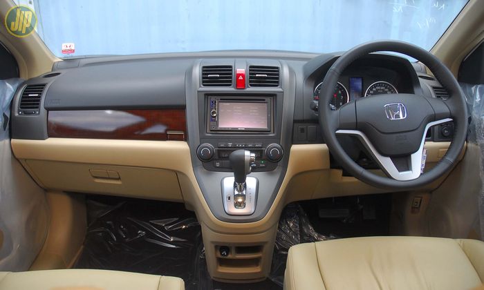 Interior Honda CR-V generasi ketiga