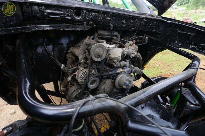 Mesin asli Unimog terpaksa lengser, posisinya diganti mesin Toyota Diesel 3B warisan Toyota BJ40