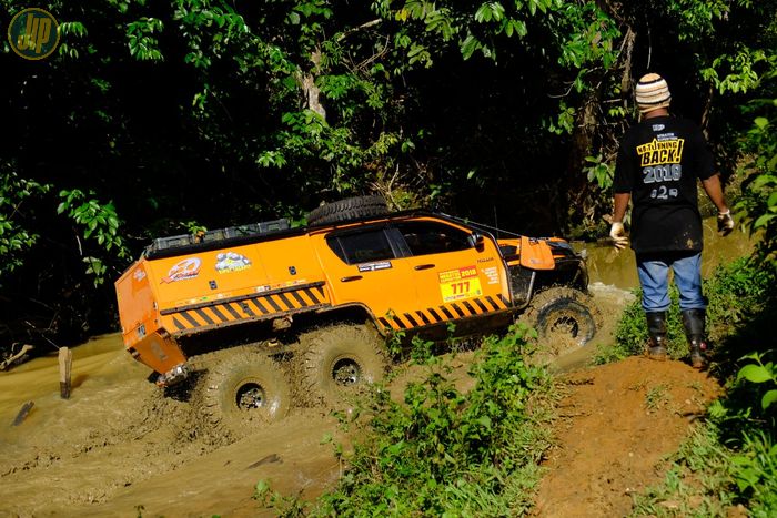 Toyota Hilux 6x6