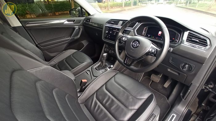 Interior VW Tiguan Allspace terlihat minimalis tapi syarat fitur