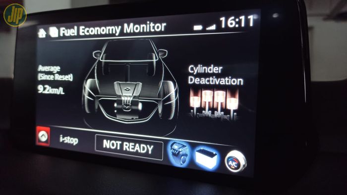 Visual Cylinder Deactivation di Mazda CX-5 GT bisa dilihat di layar head unit