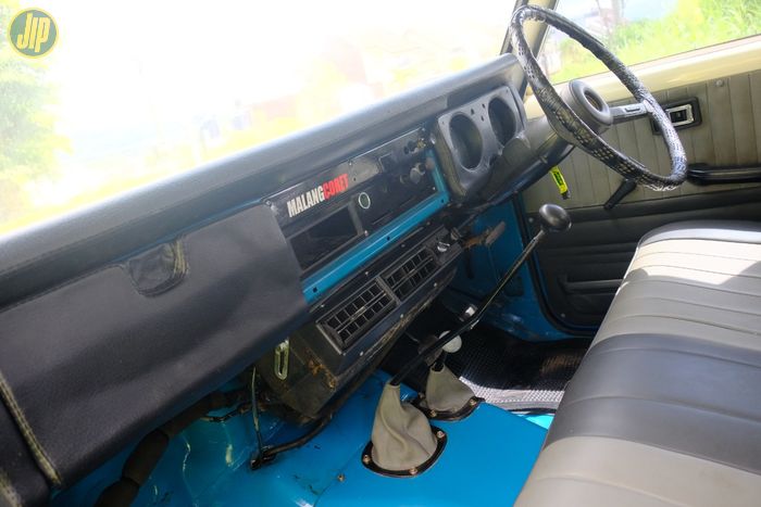 Modifikasi Toyota Land Cruiser FJ55 1978 interior direkondisi seperti baru