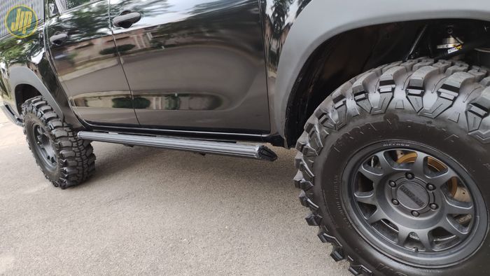 Footstep AMP Hilux