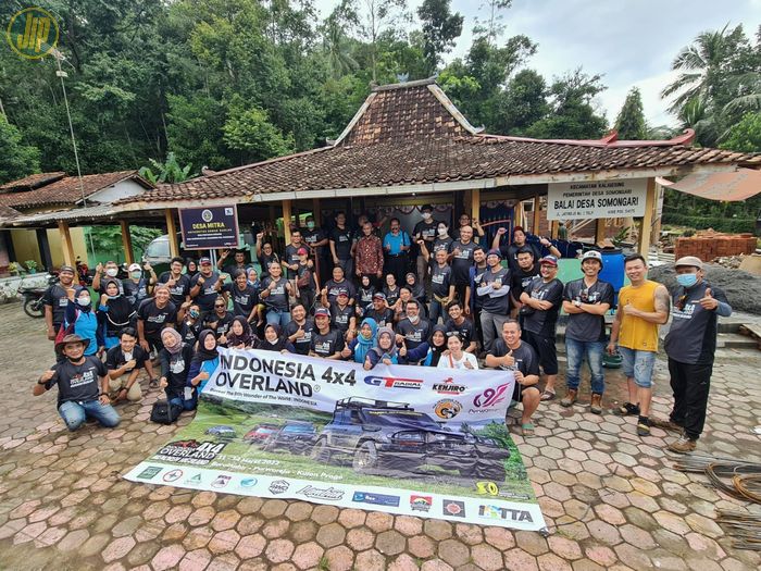 Peserta Indonesia 4x4 Overland mengunjungi rumah Bpk. WR. Supratman
