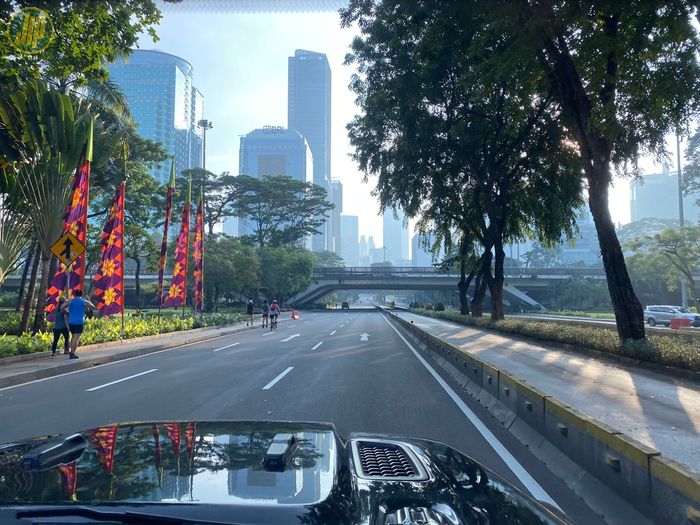 Suasana jalan ibu kota Jakarta yang sangat senggang