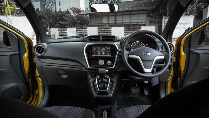 Kesan sporti juga terlihat pada interior Datsun Cross yang simpel dan fungsional