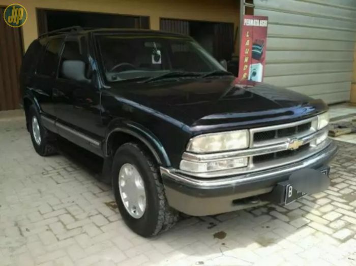 Opel Blazer DOHC tahun 2000