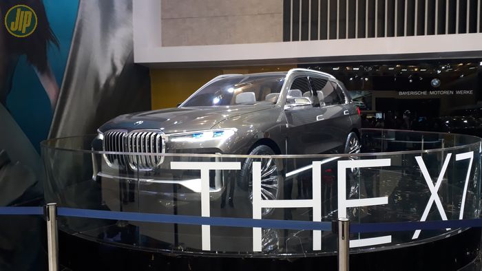 BMW X7 Concept saat tampil di GIIAS 2018