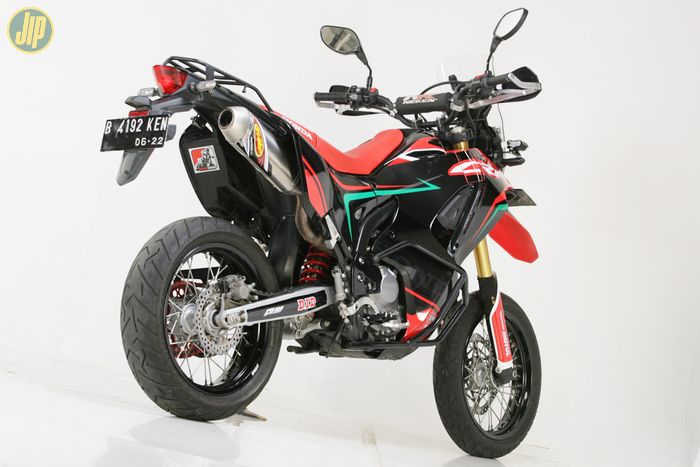 Honda CRF250 Rally Supermoto Simpel CAOS Custom Bike