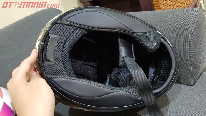 Busa bagian dalam helm lawas belum removable