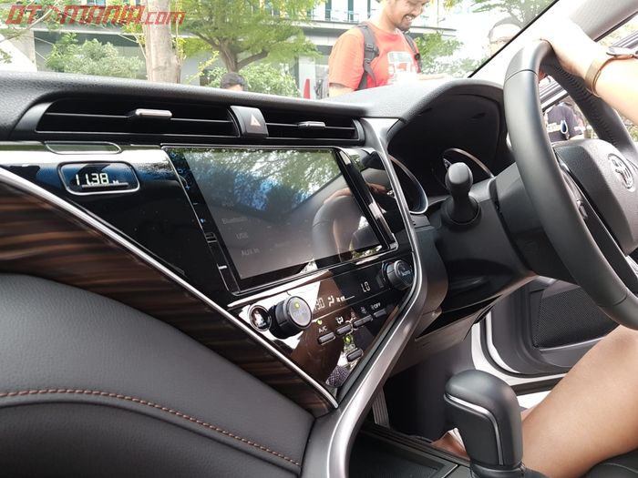 Head Unit Double Din dari AVX di Toyota All New Camry