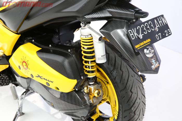 Sokbreker juga jadi menu ubahan XMAX satu ini