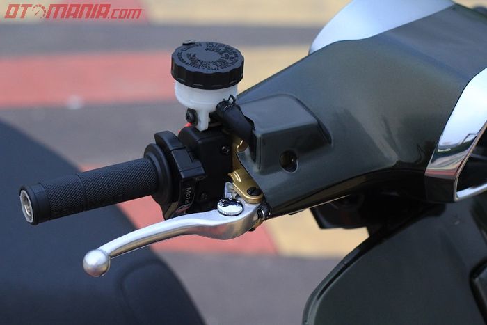  Master rem pakai Nissin untuk mengurangi laju Vespa gambot ini