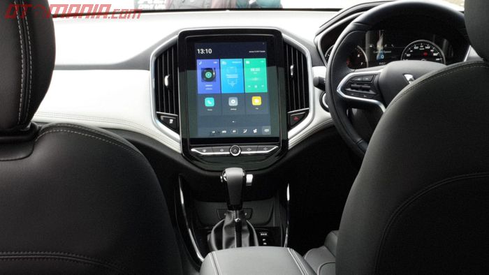 Interior Wuling Almaz