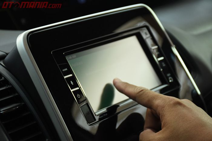 lcd monitor pada all new nissan livina