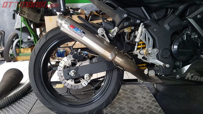 Kawasaki Ninja 250SL servis di bengkel resmi 