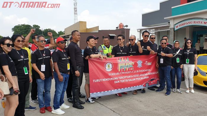 Ferrari Owners Club Indonesia (FOCI) touring Tol Trans Jawa.