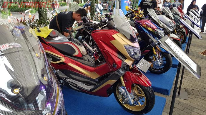 Jejeran motor milik finalis Customaxi Yamaha 2018-2019 di Cihampelas Walk, Bandung