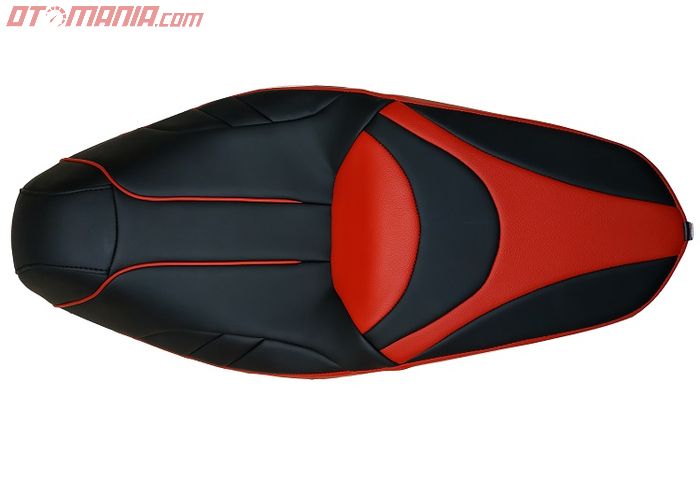  Kedua, ada jok bawaan pabrik yang menggunakan kulit MBtech Carrera Premium, harganya sama