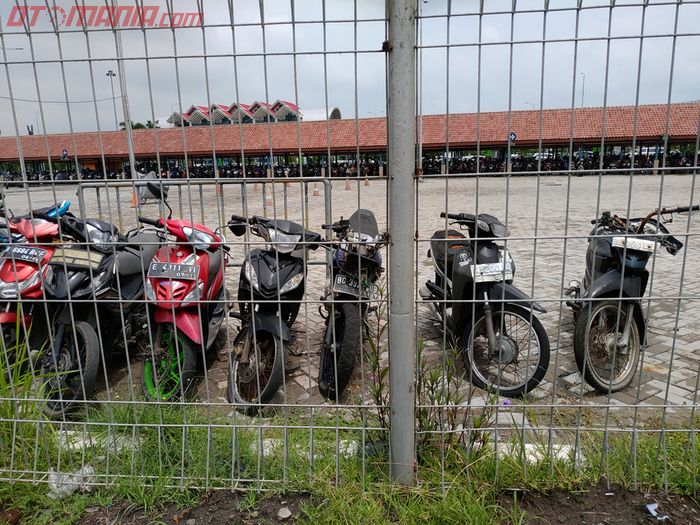 Motor ditinggal di bandara Soekarno Hatta