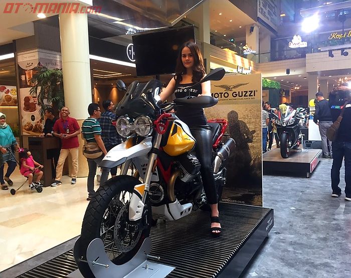 Moto Guzzi V85TT resmi dipamerkan oleh PT Piaggio Indonesia di Kota Kasablanka, Jakarta Selatan (13/7/2019)