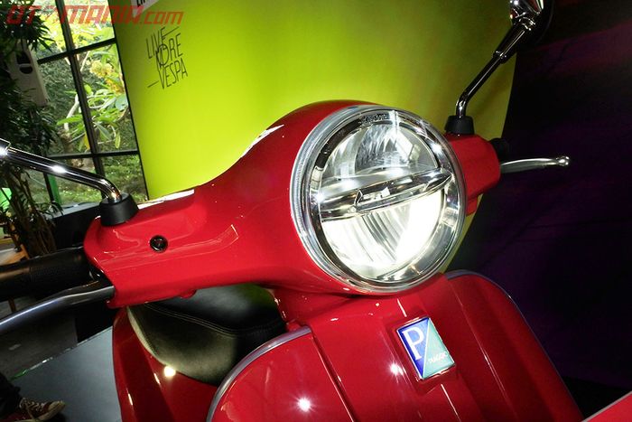 Lampu depan Vespa LX 125 i-get