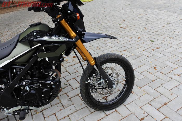 suspensi depan Kawasaki D-Tracker 150 SE