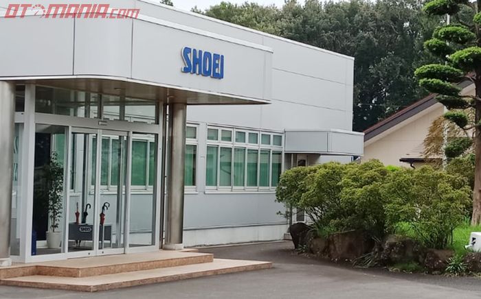 Pabrik helm Shoei di Jepang