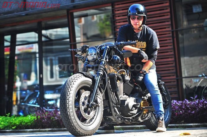 Gading Marten bersama Harley-Davidson Sportster Forty-Eight miliknya