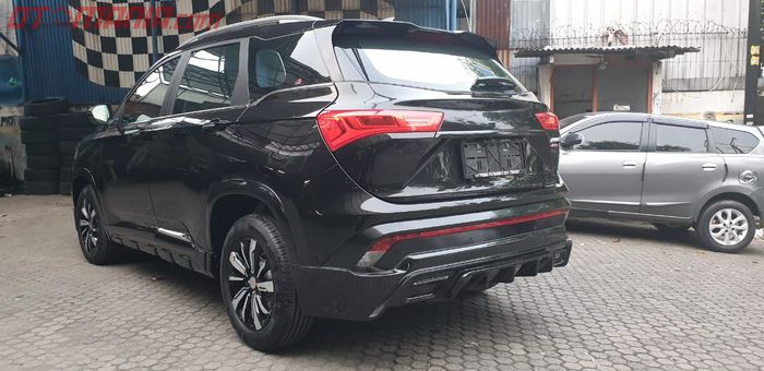 Wuling Almaz dengan body kit lokal keren