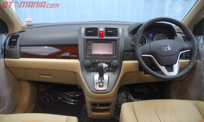 Interior Honda CR-V generasi ketiga
