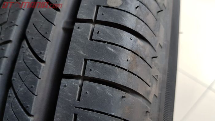 Tanda Segitiga Dinding Ban Sebagai Petunjuk Lokasi Tread Wear Indicator (TWI)