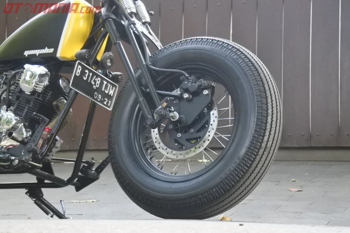 Bagian kaki depan Yamaha Scorpio ala bobber Amerika, pakai springer dan rem cakram!