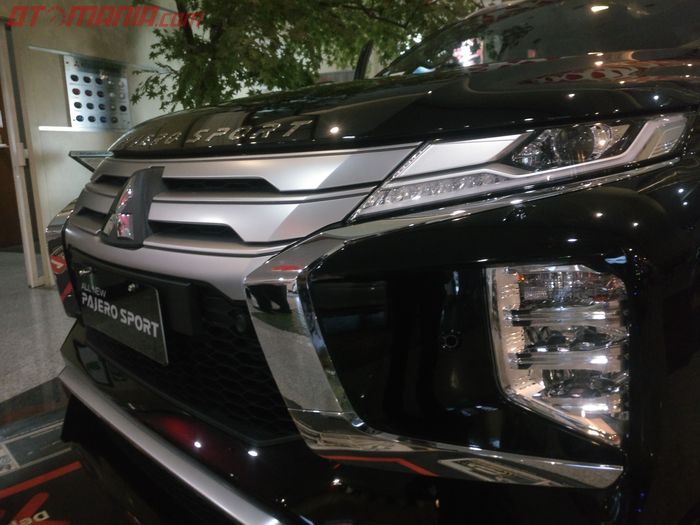 Desain terbaru grille Mitsubishi New Pajero Sport